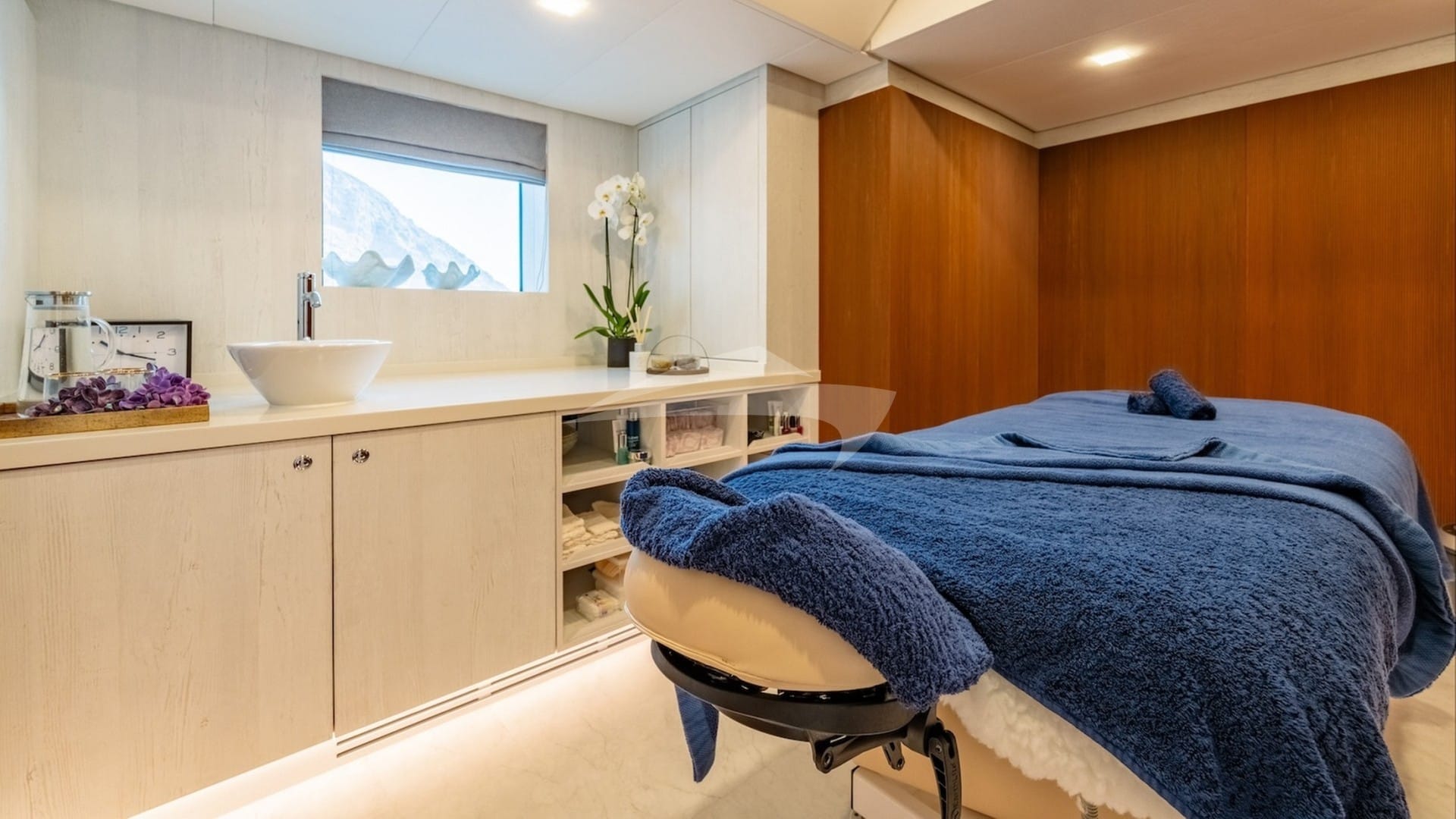 After You SX 60 — luxury yacht charter Monaco · photo 24