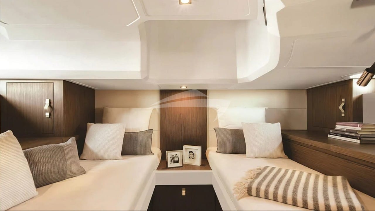 Beneteau GT40 — luxury yacht charter Monaco · photo 8