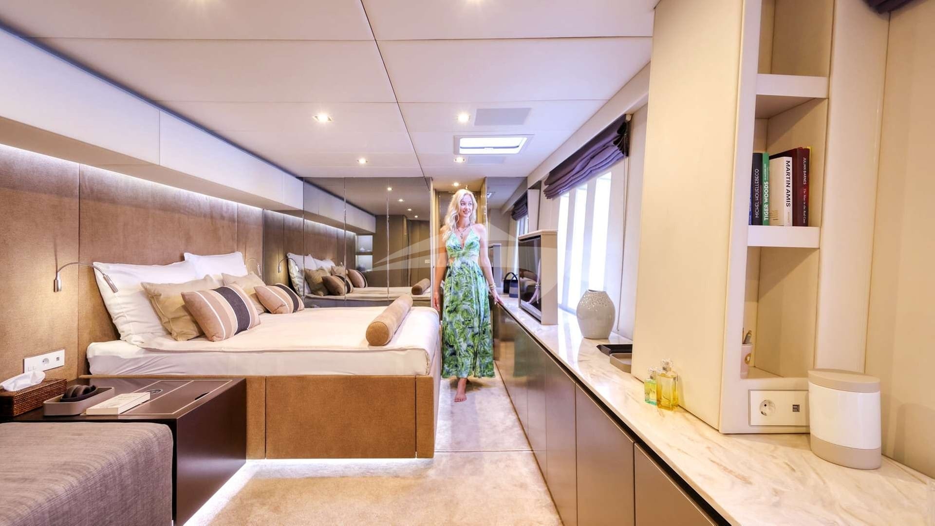Honeybird — luxury yacht charter Monaco · photo 12