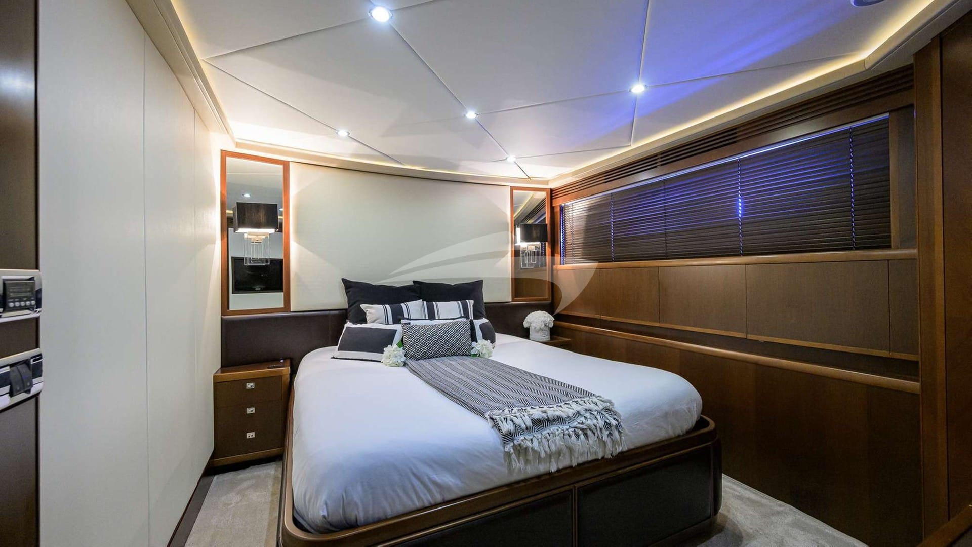 Spectre — luxury yacht charter Monaco · photo 9