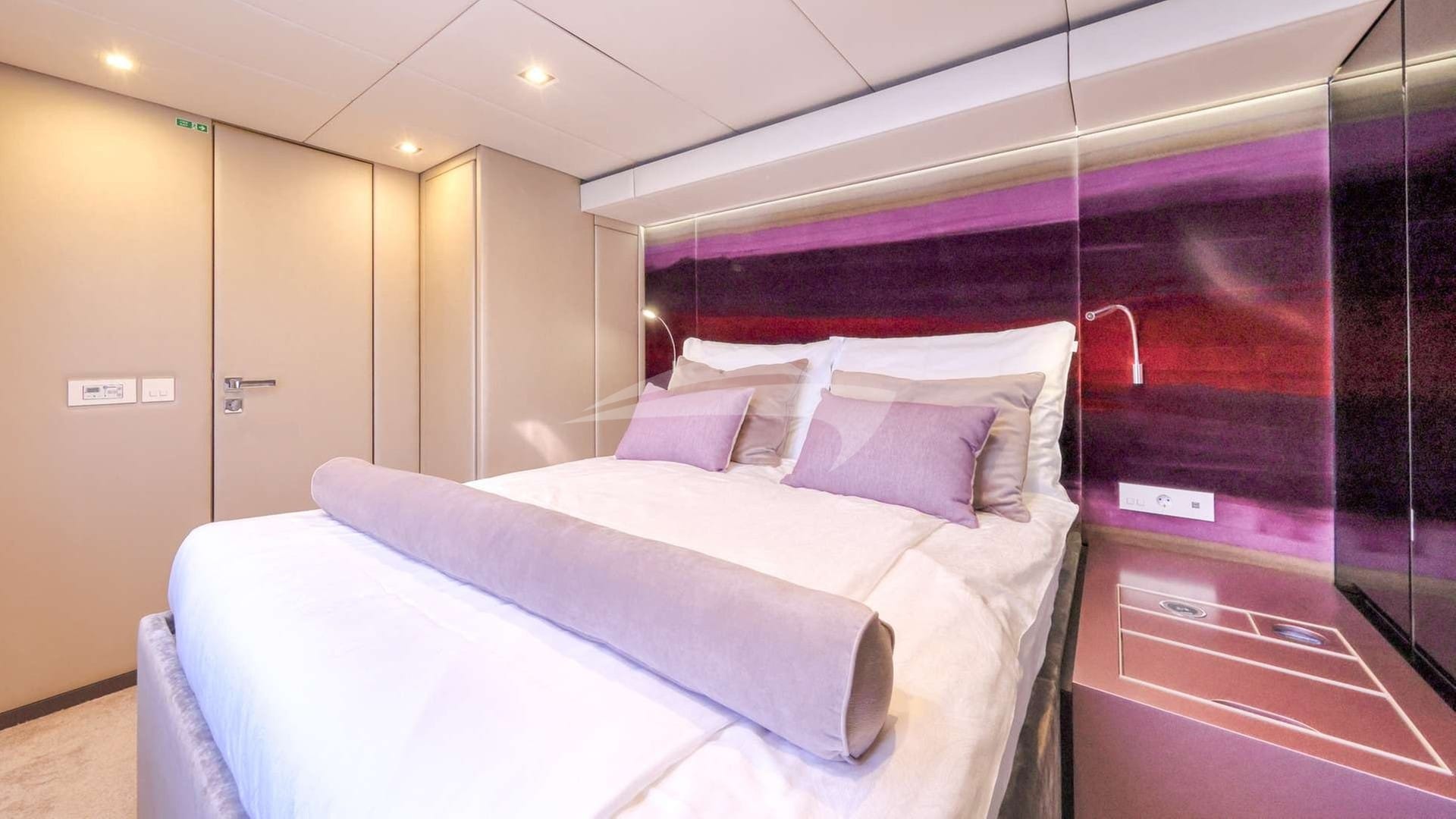 Honeybird — luxury yacht charter Monaco · photo 17