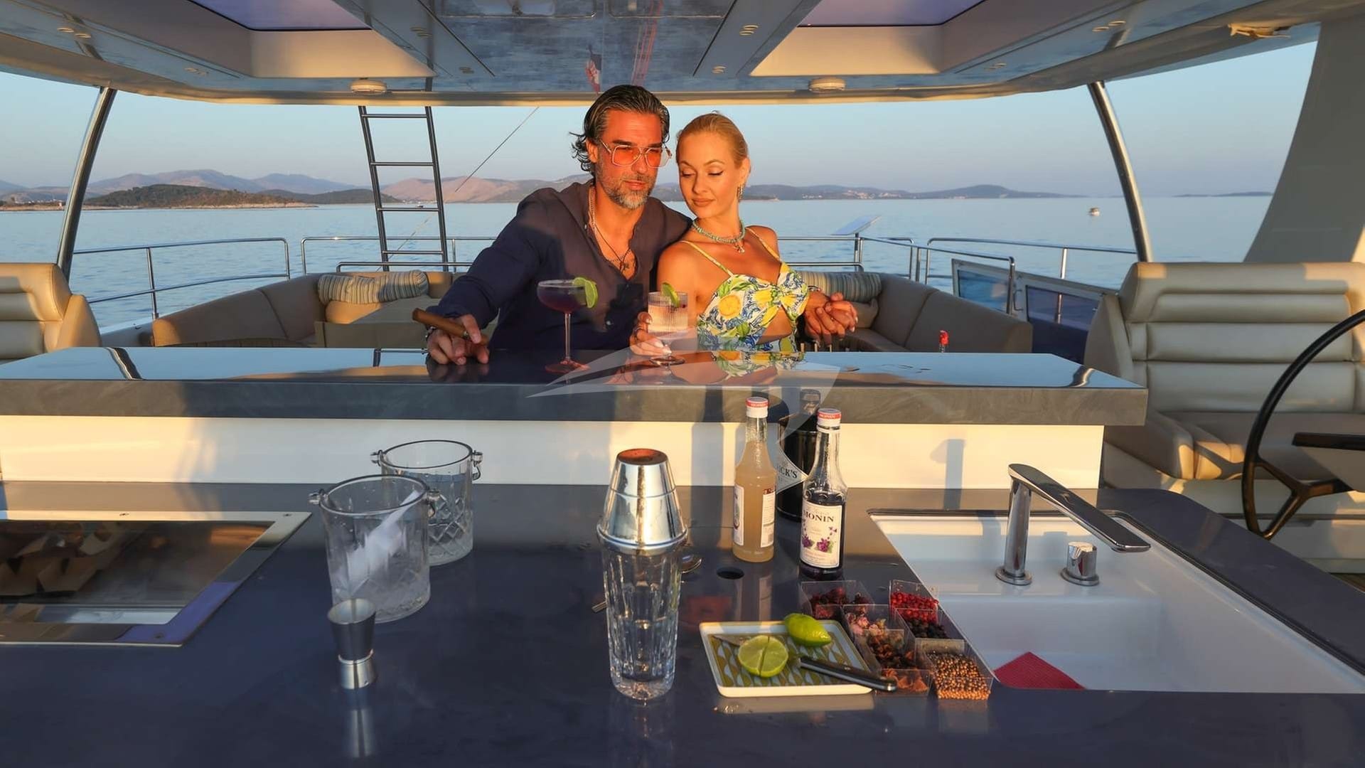 Honeybird — luxury yacht charter Monaco · photo 8