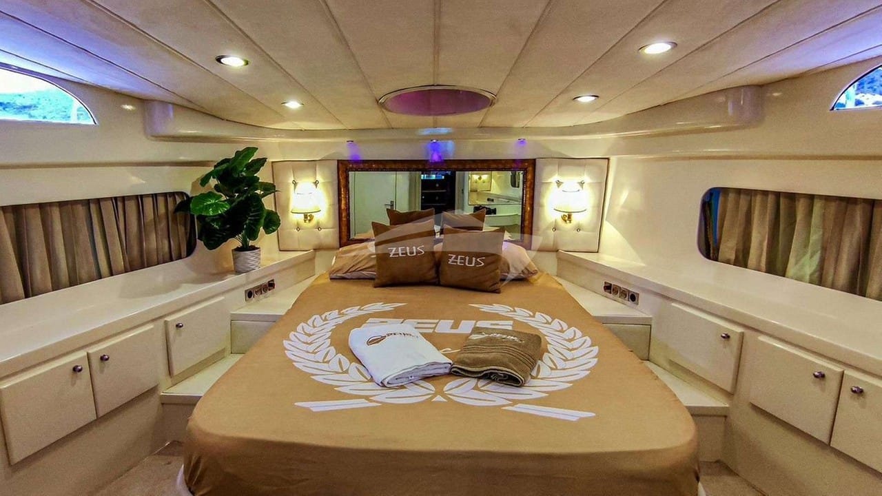 Zeus — luxury yacht charter Monaco · photo 9