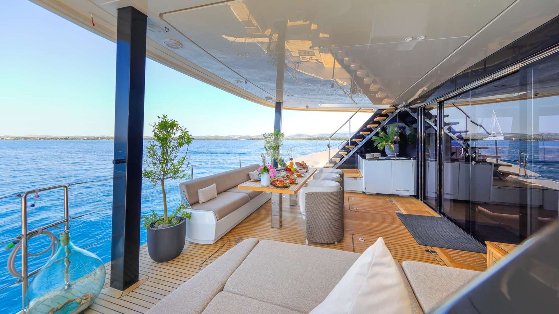 Honeybird — luxury yacht charter Monaco · photo 7