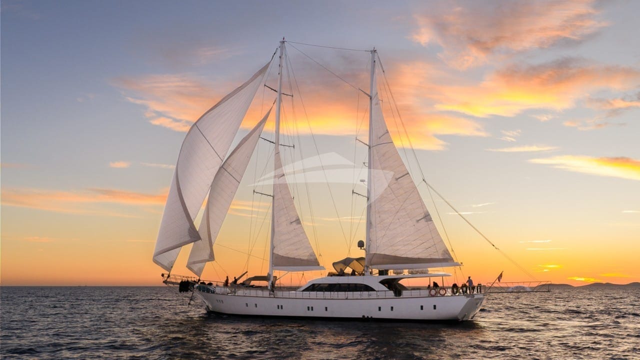 Honeybird — luxury yacht charter Monaco · photo 21