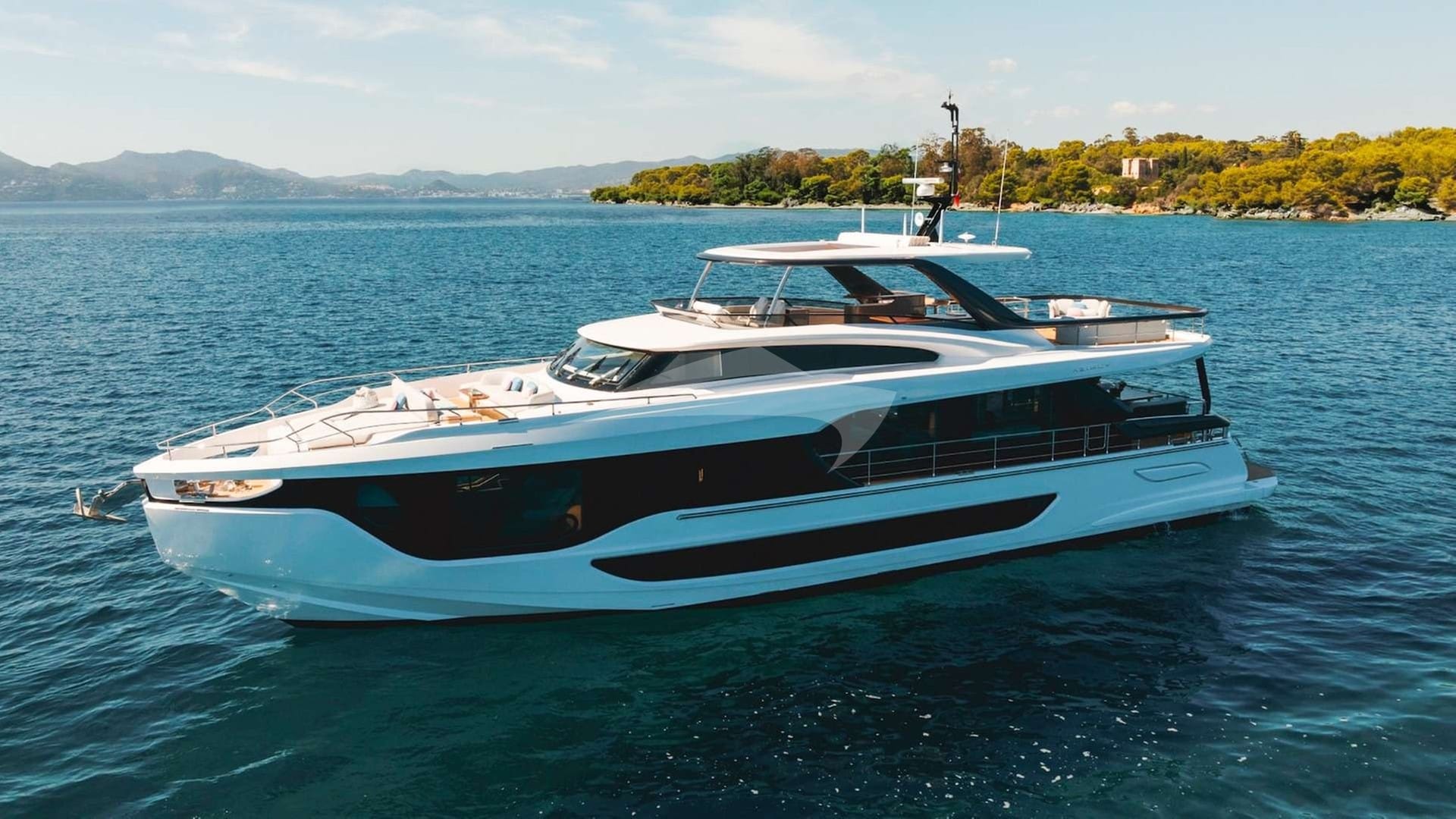 Yacht charter Monaco — Azimut Yachts First Horizon, 26.1m yacht available for charter from Port Hercule